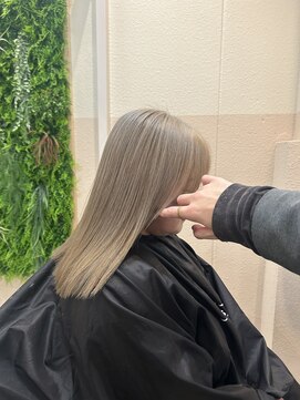 シダ(sida) ダメージレスに艶やかなホワイトベージュカラー