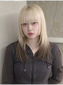 ミルクティーベージュペールピンクベージュ顔周りレイヤー金髪
