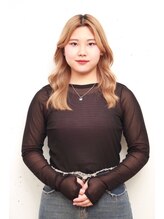 「丁寧な接客と似合わせ提案で清潔感を引き出します」