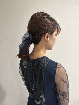 ヘア スノー(HAIR SNOW) 一つ結びアレンジ20代30代