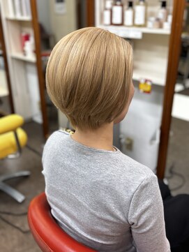 ヴィサージ(Visage) ハイトーンで作るレディースショートスタイル◎