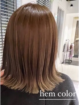 アース いわき店(HAIR&MAKE EARTH) ブラウン×裾ゴールドの外ハネボブ