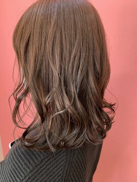 カトレア 海岸通り店 ミルクティーベージュカラー