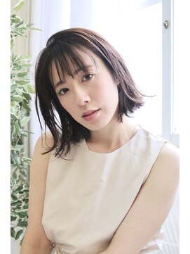 アンビエンテ(ambiente) 切りっぱなし　ボブ　外ハネ【坂根】