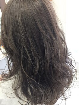 ピース (HAIR SALON PEACE)の写真/大人女性からの圧倒的支持率◎話題の白髪ぼかし~定番の白髪染めまで幅広く対応可能!白髪を味方に☆