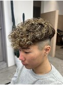 スペインカール　フェードカット　短髪パーマ