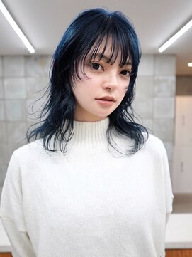 トゥコ(tuco) ブルーカラー、ウルフカット、ブルーブラック、ギザギザバング