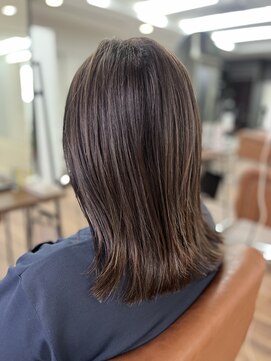 クティエ(Cuthie) セミロング/小牧市/レイヤーカット/髪質改善