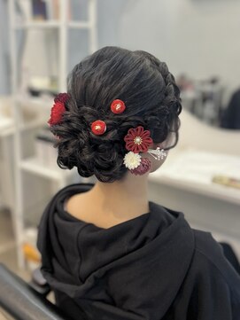 マーリー(marlee) 三つ編みアップヘア