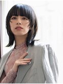 ぱっつん厚めワイドバングのモードマッシュウルフボブ