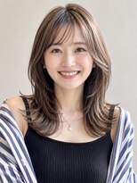 サーカス バイ ビュートリアム 青山(CIRCUS by BEAUTRIUM) ミディアムレイヤー 前髪ストレート ハイライト 30代40代