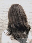 オリーブベージュ