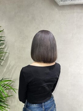 ミューバイケンジ(miu by KENJE) miu&橋本愛海　深めグレーで冬カラー◎