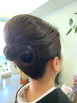 バグース(BAGUS) 黒留袖のアップ