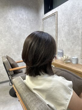 コンフィー(comfy) 〆くびれるレイヤーカット