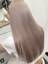 イト(ito.)&nbsp;”Sakabe"ホワイトベージュ。