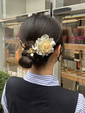 ピークアブー ワン(PEEK-A-BOO ONE) ヘアセット タイトシニヨン ヘアアレンジ