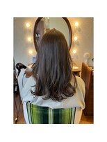 エルサフィロ キタハマ(el zafiro kitahama)&nbsp;20×30×40代×似合わせカット×ツヤカラー×オリーブグレージュ