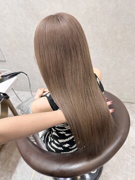 ロンド レア 天神大名店(Lond Le’a) ホワイトブロンド/イメチェンヘアスタイル/ベージュカラー