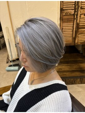 チリンバイロストシティー(Chillin by LOSTCITY) ショートボブ　ホワイトシャドウルーツ