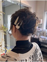 レナークアリア(LENAHC ARIA)&nbsp;ルーズシニヨンヘアアレンジ