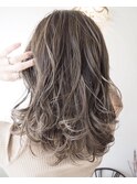 ハイライト×ミディアムスタイル
