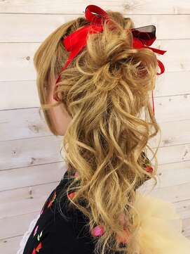 ヘアメイク エンカレッジ(HAIR MAKE encourage) サイドポニーテール リボンアレンジ