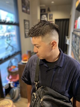 バーバー スタジオ ラフテル(Barber Studio RAFTEL) ソフトモヒカンフェード