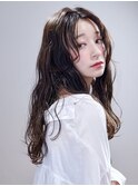 揺らぐウェーブが大人可愛いニュアンスカール[アースカラー]30代