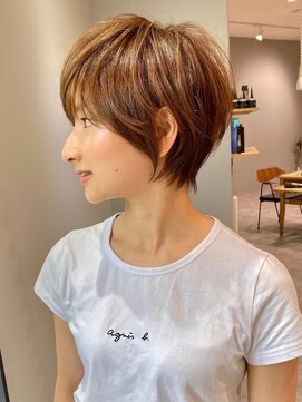 ビュー フクオカ(VIEW FUKUOKA) 大人かわいい美髪ホワイトグレージュ ネビージュショートボブ