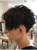センターパートツイストスパイラルパーマ刈り上げメンズパーマ