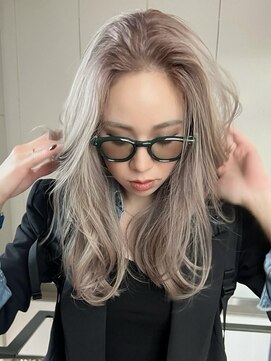 エイチ(H) xブリーチ/イメチェン/ホワイトブロンド/外ハネボブ/美髪/