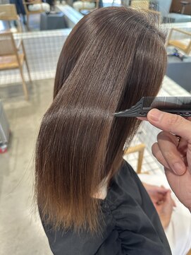 ニーイチイチ(211) 暗めカラーのエイジング毛に髪質改善ストレート