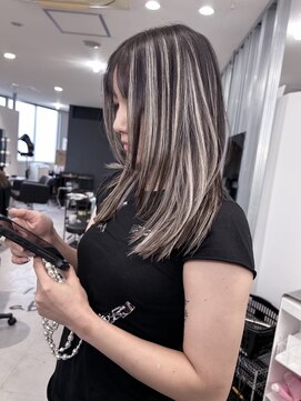 キング 心斎橋店(K!ng) ハイライトカラーミルクティーベージュレイヤーカット