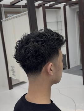 トウキョウ クラシック バーバー タウン(TOKYO CLASSIC BARBER TOWN) テーパーフェード