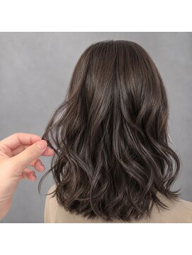 ソラヘアー(SORA hair) 透明感ダークグレージュ×韓国風ミディ 20代30代