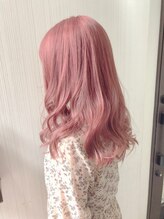 ガーリーで愛らしいペールピンク☆甘めウェーブで透明感と柔らかさを叶えるガーリーロング