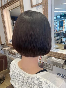 コワファースト 大分(COIFF1RST) シンプルなミニボブ