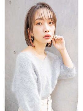 レゴ(REGO) グレージュカラーシルキーべージュ、デザインカラー斜めバング