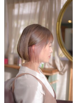 ダラ(DARA) ボブ×ベージュ+インナーピンク