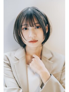 クロワ(croix) ナチュラルカラーの丸みショートボブ