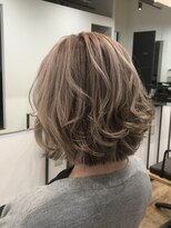 イリス(Iris) ミルクティーベージュ×ボブ