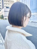 20代30代40代前下がりストレート小顔補正立体カット