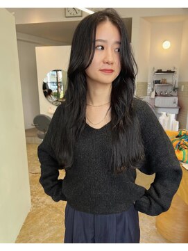 ユー(yew) センター分けロング