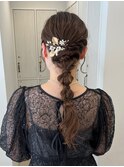 ヘアアレンジ　編みおろし　ベージュカラー　顔周りカット