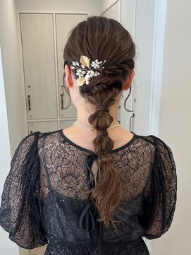 ガーデンヨコハマ(GARDEN YOKOHAMA) ヘアアレンジ 編みおろし ベージュカラー 顔周りカット