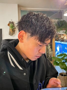 ニードジェリコ(NEED JERICHO) メンズウェット質感束感パーマ