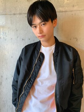 メンズマッシュ　ブルーブラック　刈り上げセンターパート