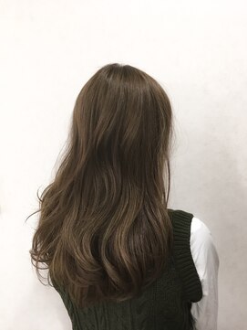 コジック ヘアアンドアイ(Cogic hair & eye) ナチュラルマット愛されミディ カーキカラークセ毛風パーマ