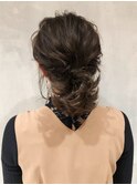 カジュアルポニーアレンジ_外ハネボブアッシュブラウン_ba260793